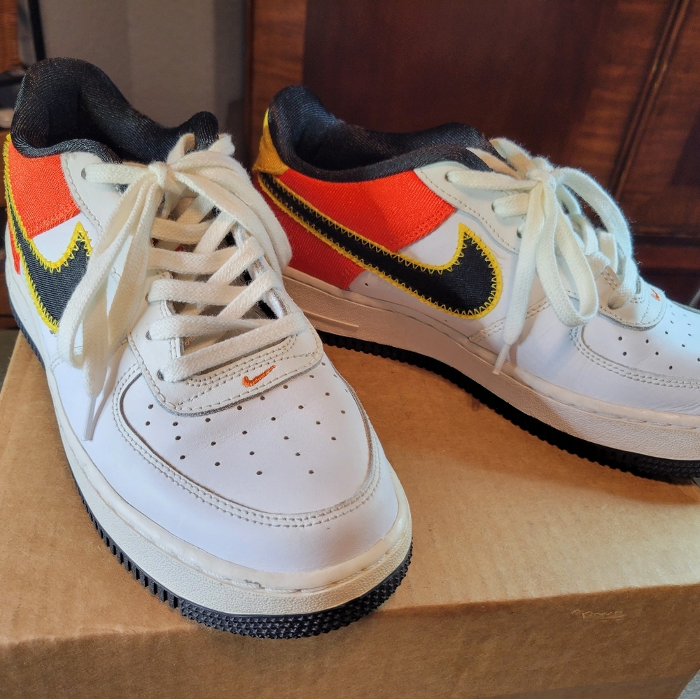 Nike Air Force 1 Low Rayguns Sneakers Shoes DD9530-100 Boys Youth Size 7Y - Picture 3 of 12